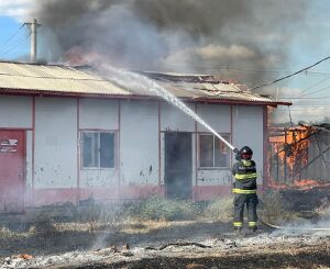 Incêndio atinge alojamento de obra no Jardim Ipê-Mirim