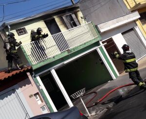 Fogo destrói salão de beleza no Jockey Club