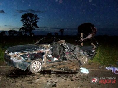 Acidente entre carro e caminhão em São Carlos mata 4 pessoas na SP