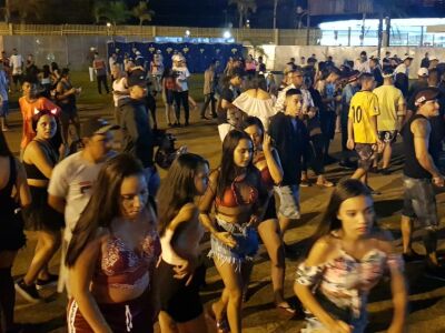 Alô nação São Carlos Clube. A hora é essa! O CarnAbril chegou! Venha curtir  o Carnaval aqui no clube. Afinal, todos nós merecemos comemorar a maior, By São Carlos Clube