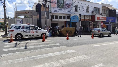 Colisão deixa garupa ferida na Avenida São Carlos