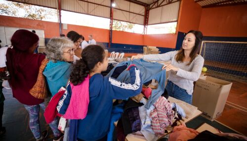 Bazar itinerante do Fundo Social atende moradores do Cidade Aracy