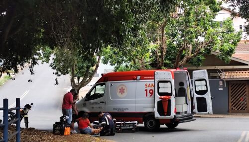 Colisão entre carro e moto deixa jovem ferida neste sábado no Santa Paula 