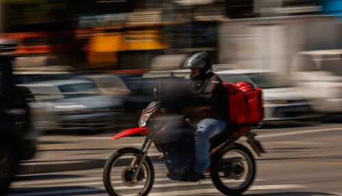 Djalma Nery protocola requerimento para audiência pública sobre regulamentação do motofrete