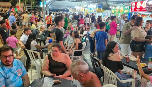 Praça Central de Ibaté recebe atrações musicais do Encantos de Natal 2025 neste fim de semana