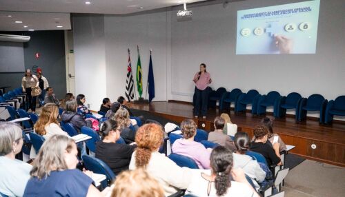 Profissionais da saúde participam de treinamento contra a dengue em São Carlos