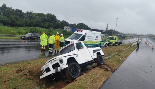 Caminhonete furtada em São Carlos é recuperada após acidente na Rodovia Washington Luís