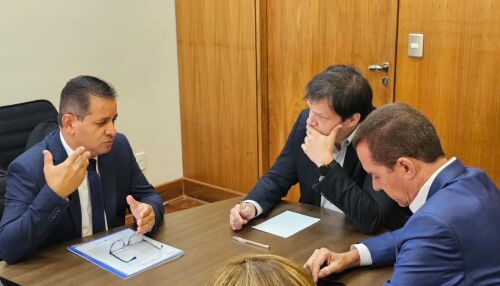 Prefeitura articula com Estado investimentos em obras e transporte na Educação