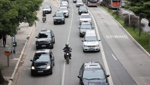 Motoristas  já podem pagar o licenciamento 2026; veja prazos do calendário