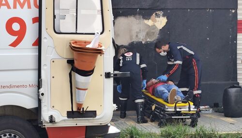 Motorista fica ferido após colisão entre veículos na Vila Prado