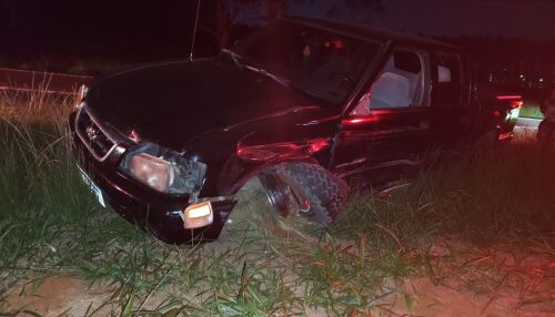 Amarok invade pista contrária e colide com S10 na SP-215