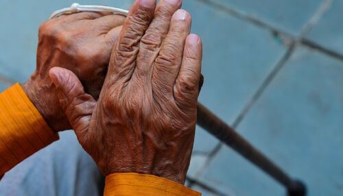 Seis sintomas depressivos na meia-idade podem indicar maior risco de demência, aponta estudo