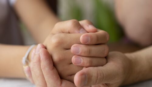 Jovem denuncia perseguição e ameaças psicológicas da própria mãe em São Carlos