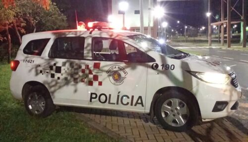 Assaltantes rendem homem e levam R$ 380 em São Carlos