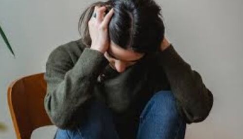 Mulher afirma ter sido ameaçada após reclamar de barulho noturno