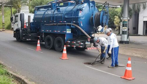 SAAE realiza limpeza e desobstrução de galerias pluviais em avenidas de São Carlos