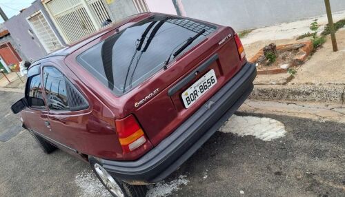 Kadett é furtado no Douradinho; proprietário pede ajuda