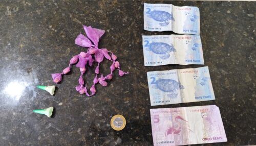 Jovem é detido por tráfico de drogas após tentar fugir da PM no Jacobucci