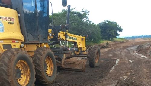 Prefeitura intensifica limpeza no CDHU e retira cinco caminhões de entulho em Ibaté