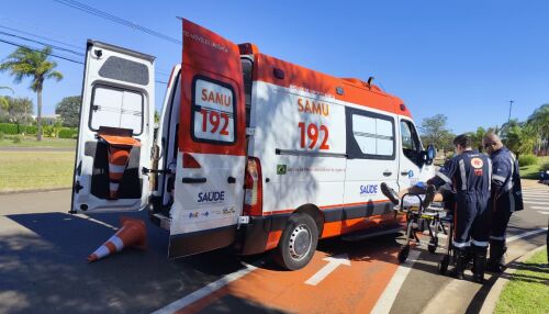 Ciclista de 80 anos fica ferido após colisão defronte ao Village Damha