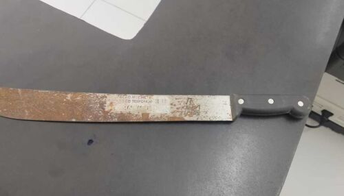 Funcionário ameaça colegas com facão em churrascaria na Washington Luís