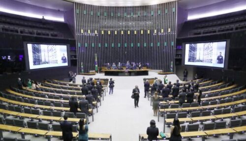 Pesquisa da USP mostra que mudança de partido altera em até 30% o discurso de deputados