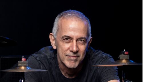 Baterista João Barone lança livro sobre a história dos Paralamas em São Carlos