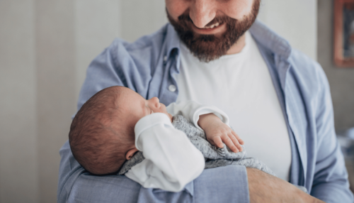 Brasil amplia licença-paternidade para até 20 dias e cria salário-paternidade