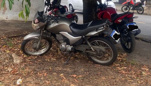 Motociclista fica ferido após colisão traseira com carro na Vila Nery