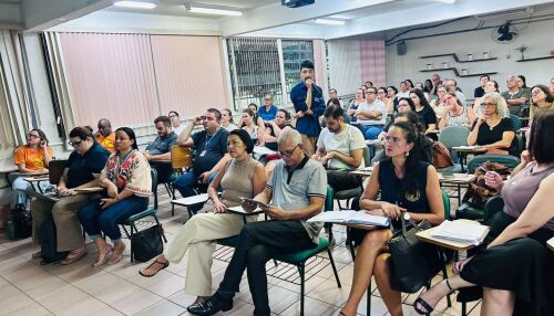 Presidente da Câmara de São Carlos reforça combate ao feminicídio em encontro com educadores da rede estadual