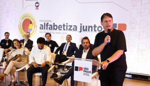 Escolas de São Carlos são premiadas por desempenho em alfabetização e recebem recursos