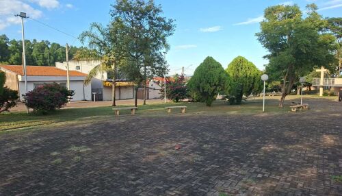 Prefeitura realiza manutenção e revitalização da Praça do Jardim Mariana