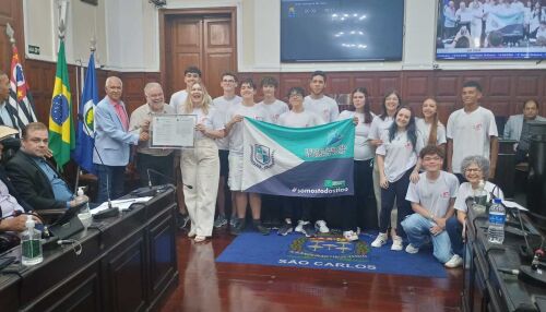 Escola Sebastião de Oliveira Rocha é homenageada pela Câmara Municipal