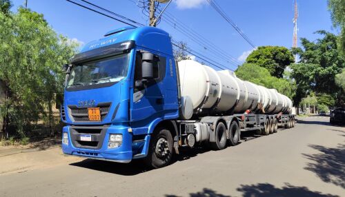Caminhão roubado é localizado abandonado em posto às margens da SP-310