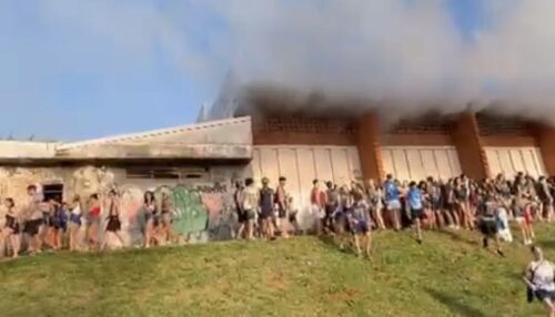 Sinalizadores provocam evacuação de ginásio durante jogo da Economíadas