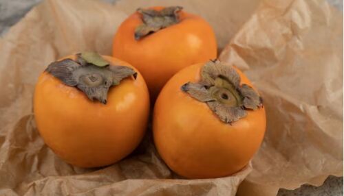 Preço do caqui Fuyu cai quase 50% no mês e amplia vantagem para o consumidor