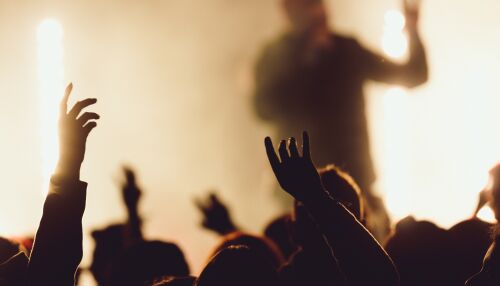 Culto com som alto gera reclamação por perturbação do sossego em bairro de São Carlos