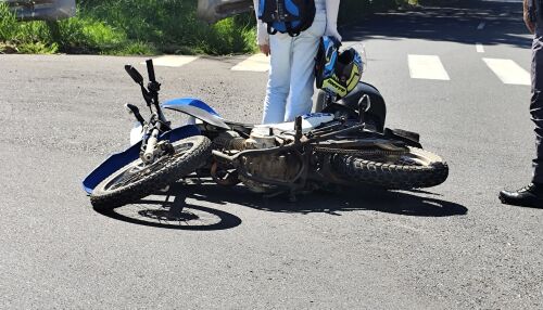 Colisão entre carro e moto deixa motociclista ferido próximo à USP 