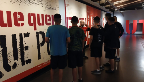 Adolescentes da Fundação CASA em São Carlos visitam Museu da Língua Portuguesa