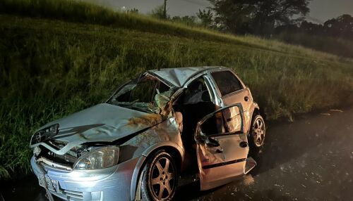 Motorista de São Carlos vítima de capotamento na SP-310 segue internado em Santa Casa da região