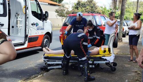 Colisão contra caçamba deixa gestante ferida no Parque dos Timburis