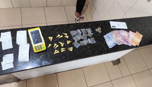 Dupla é detida por tráfico de drogas no Cidade Aracy