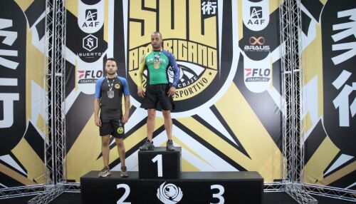 Rafael Castro conquista vitória por finalização no Sul-Americano da CBJJE