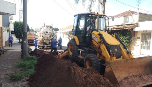 SAAE conclui manutenção emergencial em rede de esgoto na Rua José Bonifácio