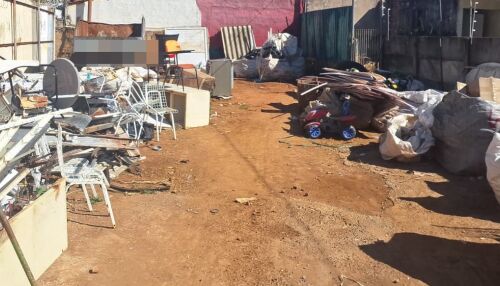 Operação fiscaliza depósitos de sucata e interdita estabelecimento