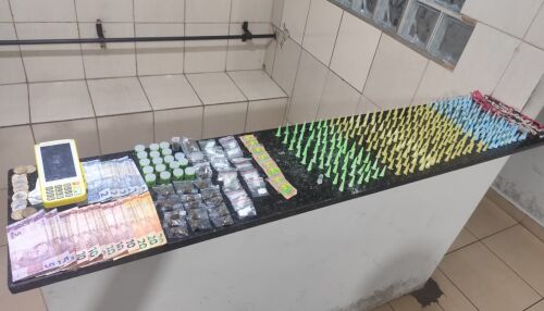 Adolescente é detido pelo BAEP com grande quantidade de drogas e dinheiro no São Carlos 8 