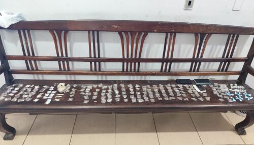 Operação Impacto Adaga apreende drogas e detém dois menores no São Carlos 5