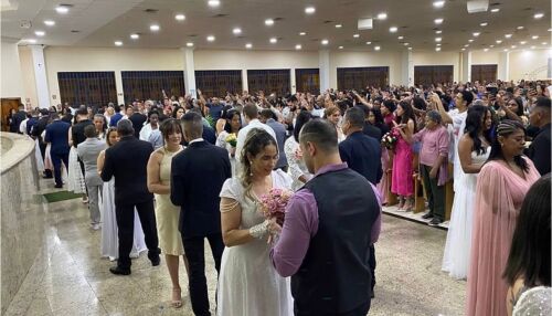 Casais oficializam união em celebração especial nesta quinta-feira na Igreja Universal