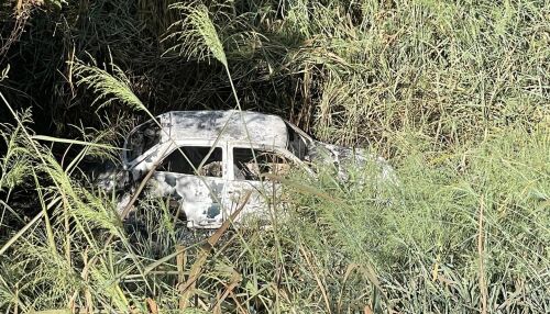 Carro queimado é encontrado em ribanceira na zona rural de Ibaté