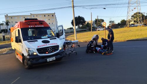 Motociclista fica ferido após acidente em rotatória na região do SESI